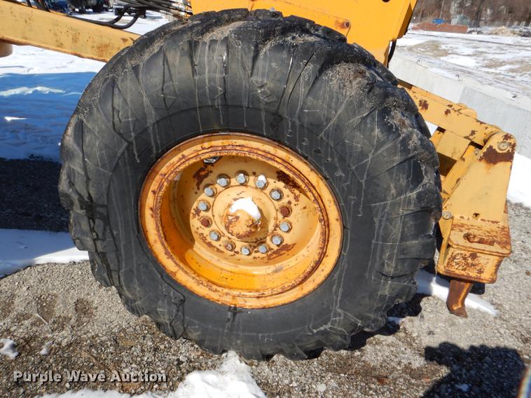 image for item DE0142 1984 John Deere 670A motor grader