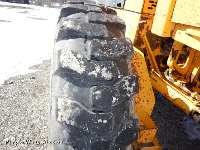 image for item DE0142 1984 John Deere 670A motor grader