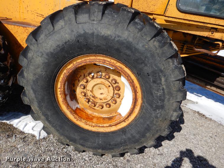 image for item DE0142 1984 John Deere 670A motor grader