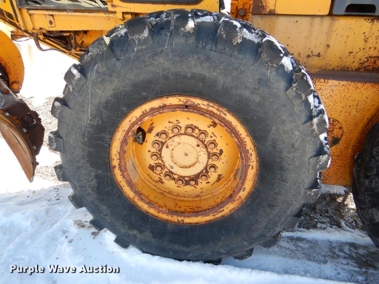 image for item DE0142 1984 John Deere 670A motor grader