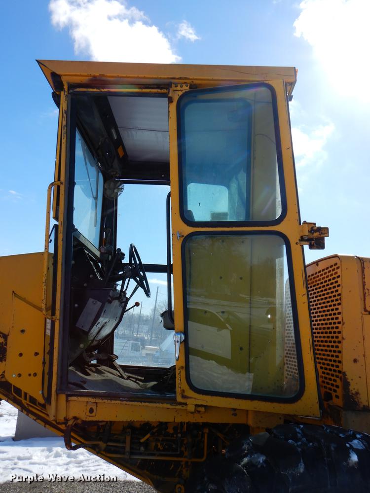 image for item DE0142 1984 John Deere 670A motor grader