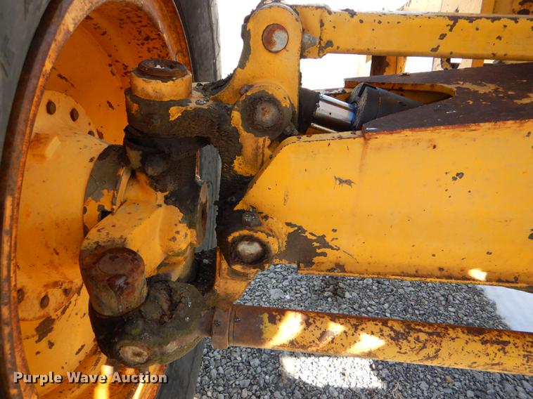 image for item DE0142 1984 John Deere 670A motor grader