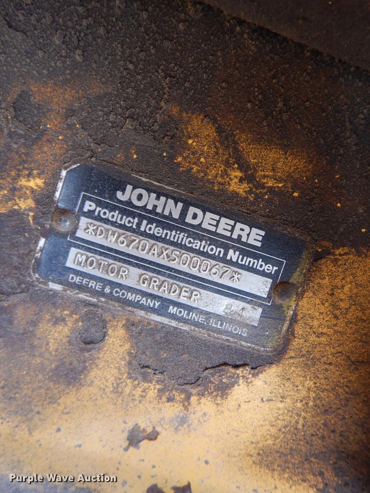 image for item DE0142 1984 John Deere 670A motor grader
