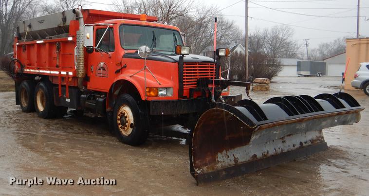 image for item DE0154 1993 International 4900 dump truck