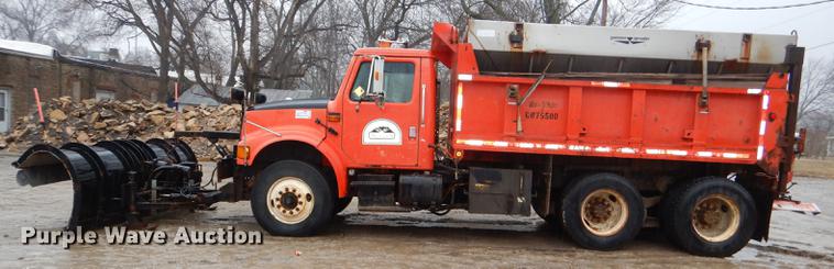 image for item DE0154 1993 International 4900 dump truck