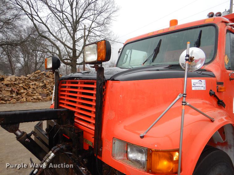image for item DE0154 1993 International 4900 dump truck