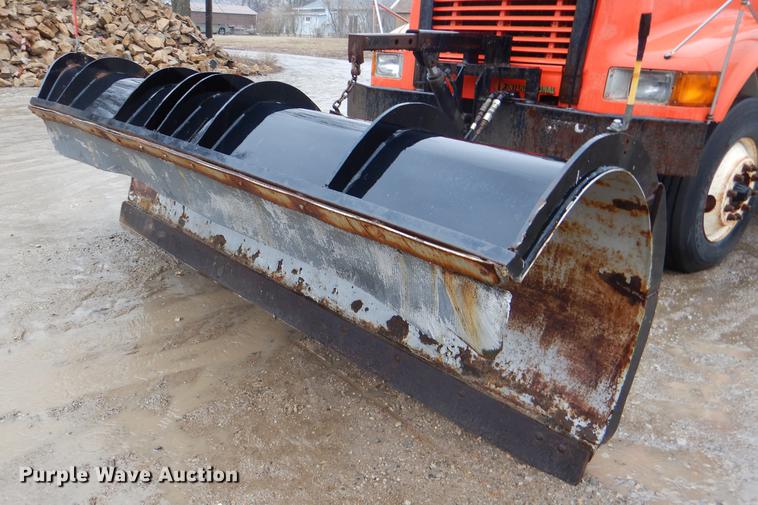 image for item DE0154 1993 International 4900 dump truck