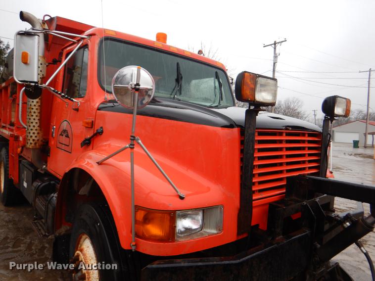 image for item DE0154 1993 International 4900 dump truck