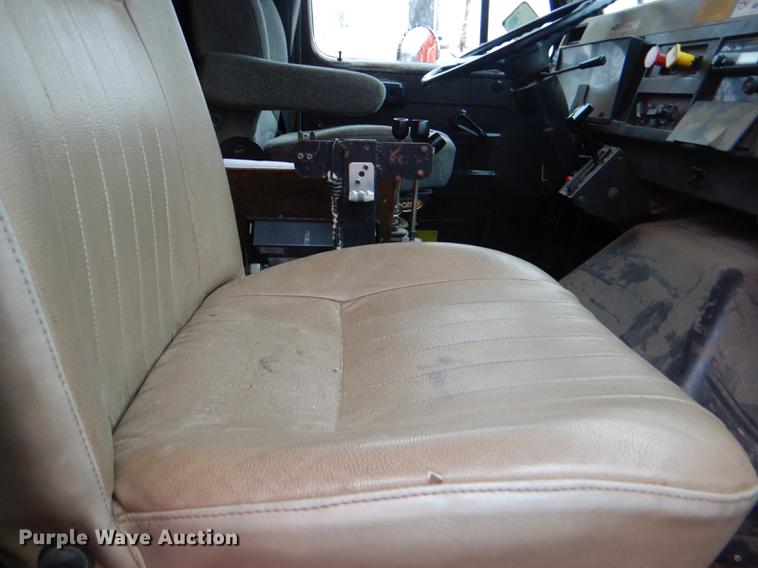 image for item DE0154 1993 International 4900 dump truck