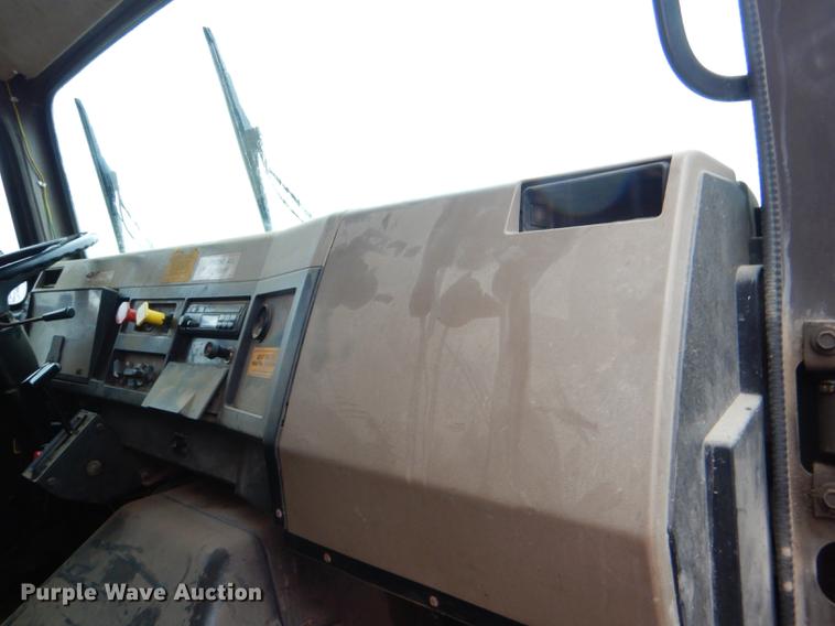 image for item DE0154 1993 International 4900 dump truck