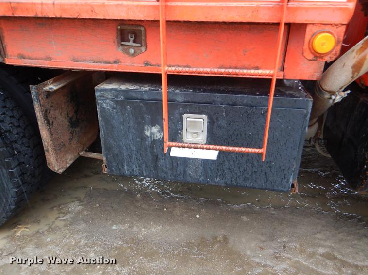 image for item DE0154 1993 International 4900 dump truck