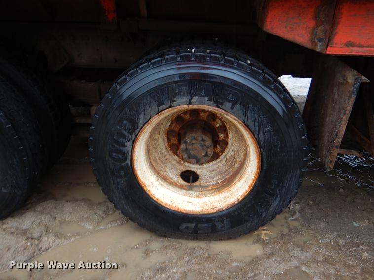 image for item DE0154 1993 International 4900 dump truck