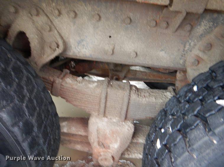 image for item DE0154 1993 International 4900 dump truck