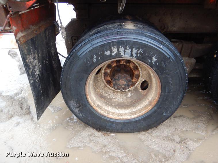 image for item DE0154 1993 International 4900 dump truck