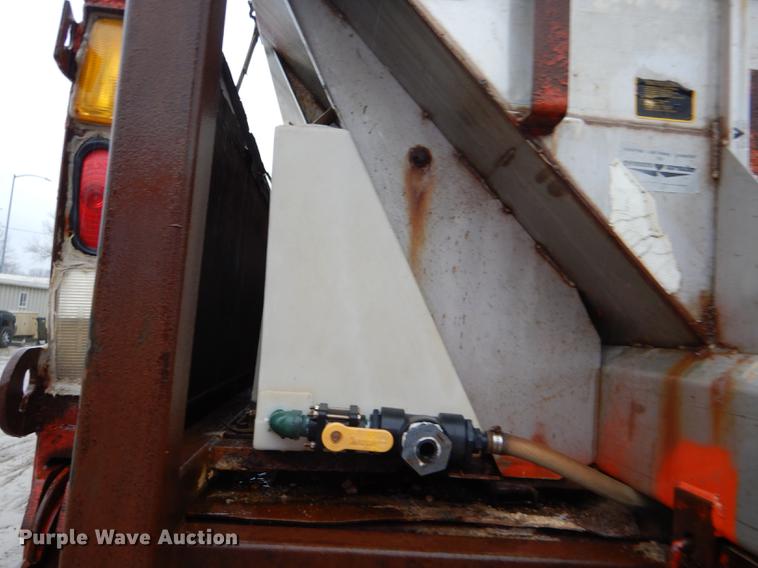 image for item DE0154 1993 International 4900 dump truck