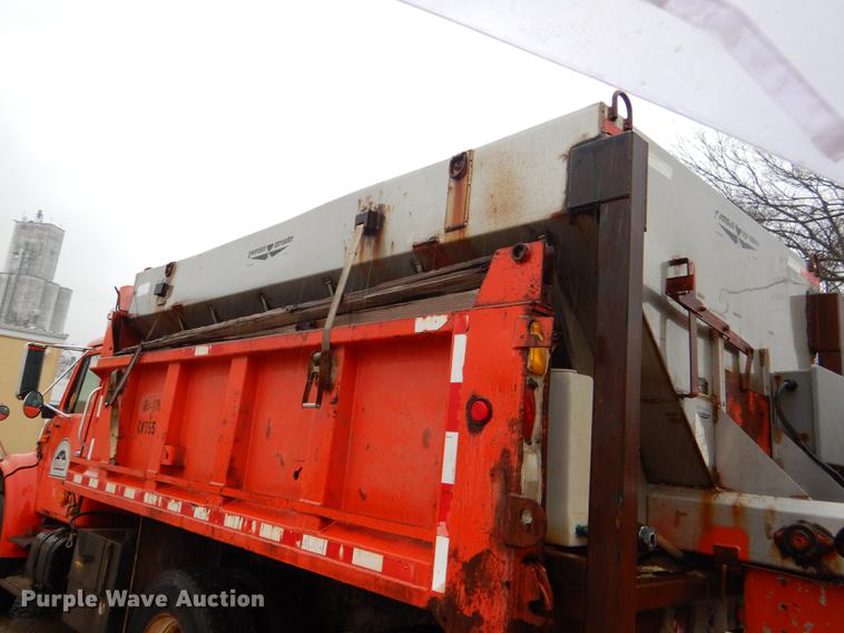 image for item DE0154 1993 International 4900 dump truck