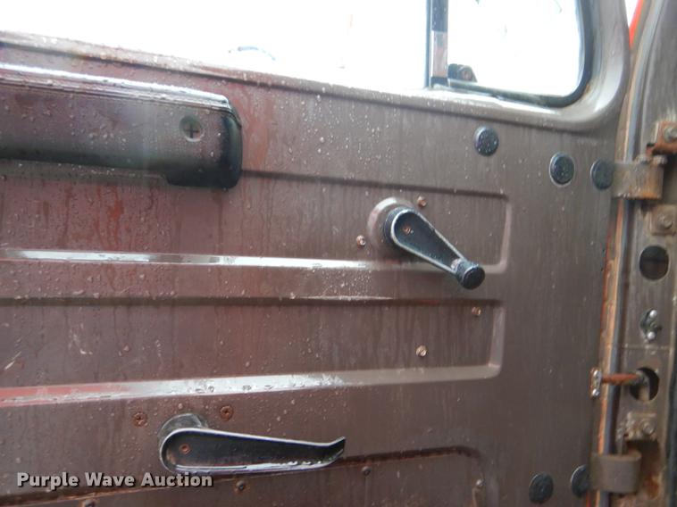 image for item DE0154 1993 International 4900 dump truck