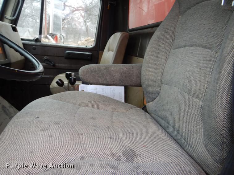 image for item DE0154 1993 International 4900 dump truck