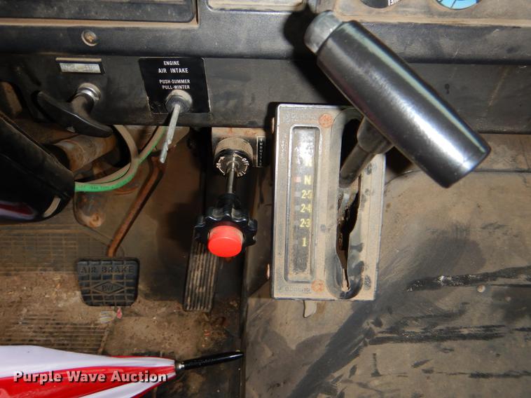 image for item DE0154 1993 International 4900 dump truck