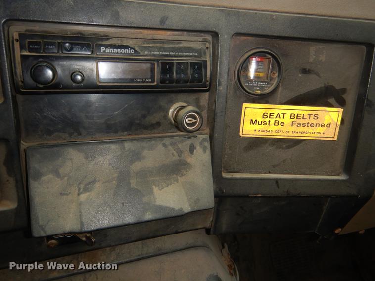 image for item DE0154 1993 International 4900 dump truck