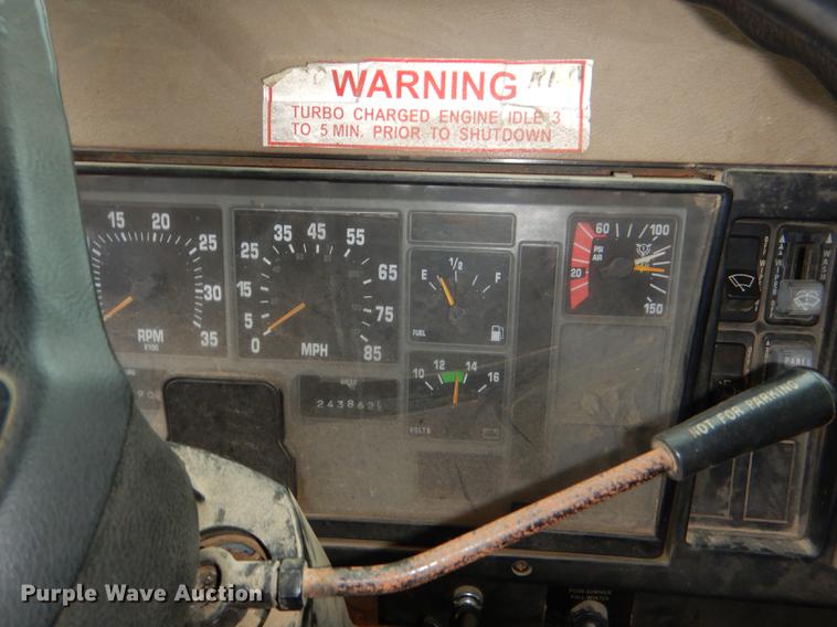 image for item DE0154 1993 International 4900 dump truck