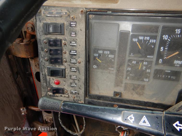 image for item DE0154 1993 International 4900 dump truck