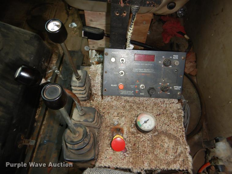 image for item DE0154 1993 International 4900 dump truck