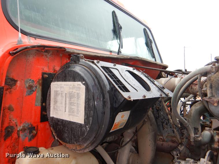 image for item DE0154 1993 International 4900 dump truck