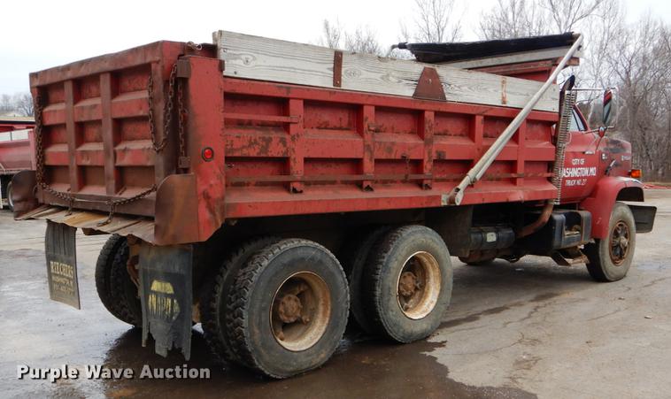 image for item DE6043 1987 Chevrolet C70 dump truck