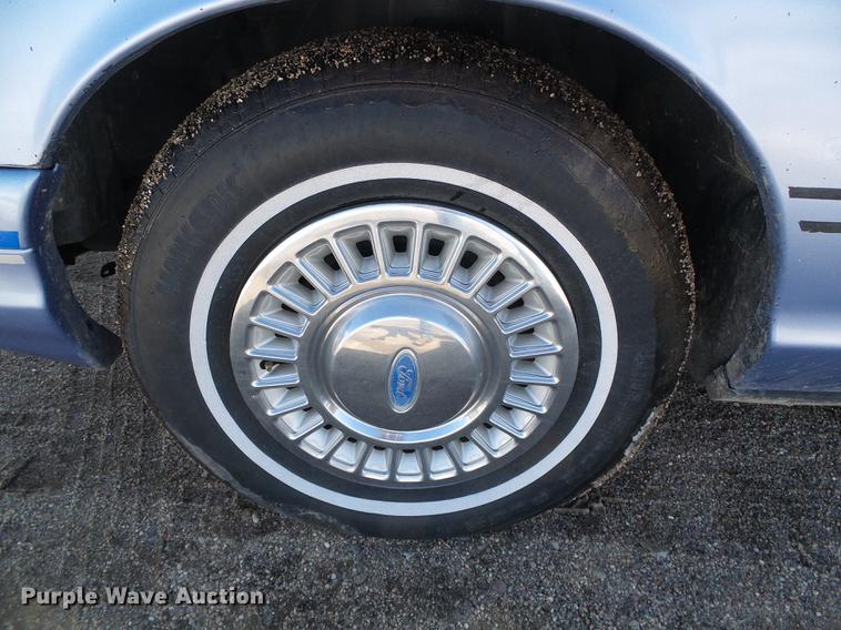 image for item DF2968 1995 Ford Crown Victoria Police Interceptor