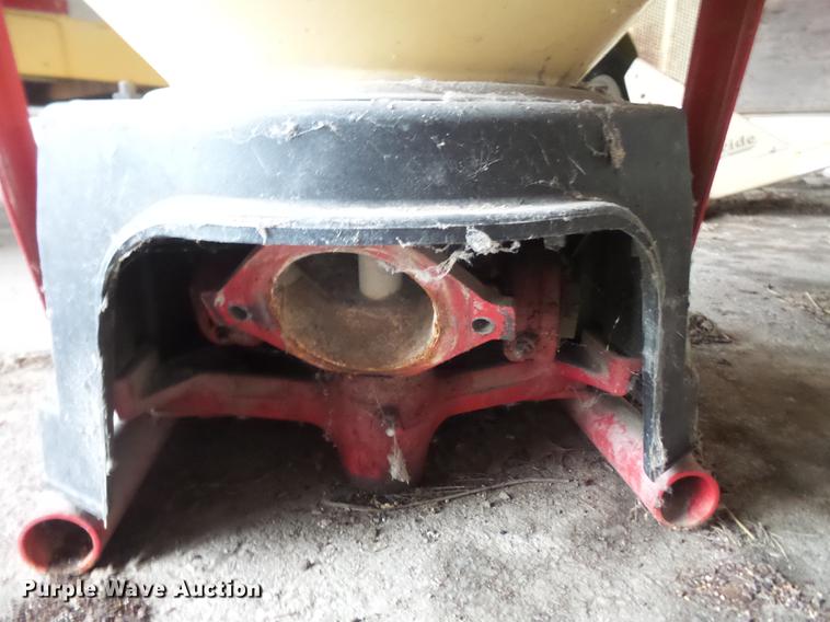 image for item DF7660 2008 Vicon PS203 spreader