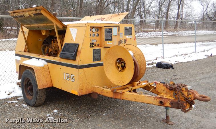 image for item EA9195 Leroi Dresser 125 air compressor