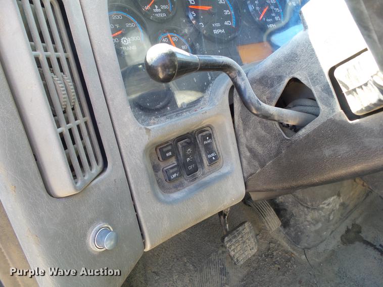 image for item EM9100 2009 International WorkStar 7400 dump truck