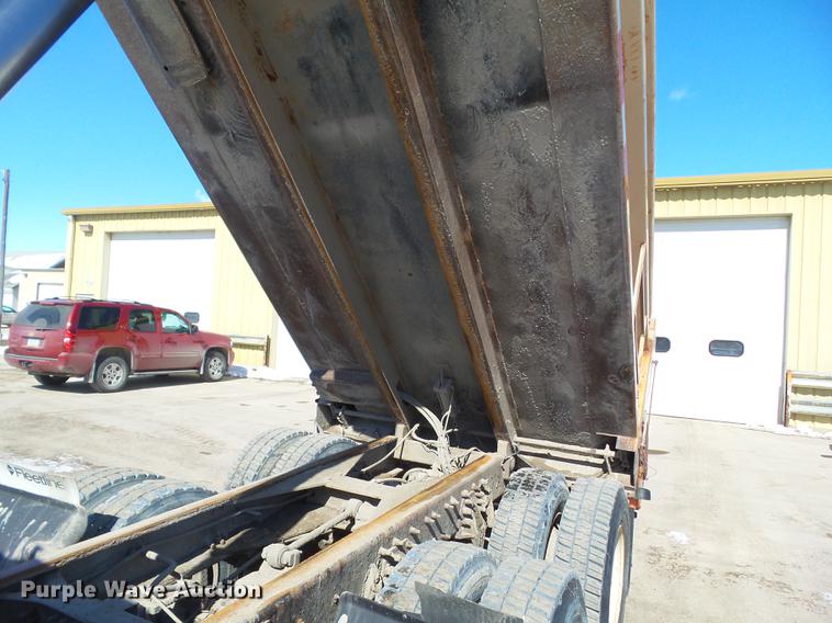 image for item EM9100 2009 International WorkStar 7400 dump truck