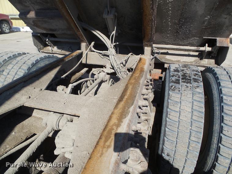 image for item EM9100 2009 International WorkStar 7400 dump truck