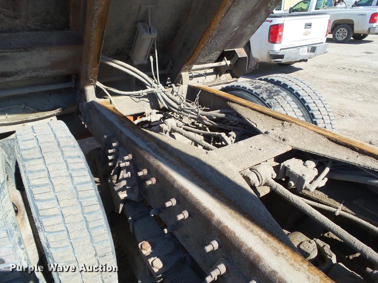 image for item EM9100 2009 International WorkStar 7400 dump truck