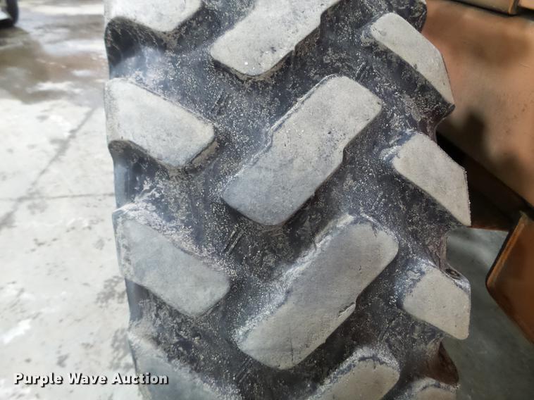 image for item EW9955 1996 Fiat-Allis FR100 wheel loader