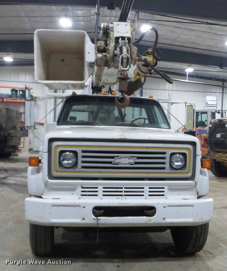 image for item EW9956 1982 Chevrolet C6500 bucket truck