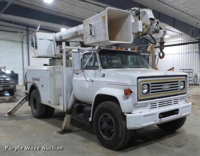 image for item EW9956 1982 Chevrolet C6500 bucket truck