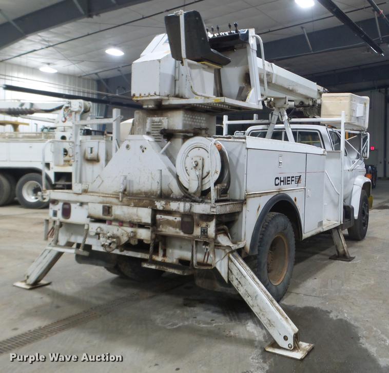 image for item EW9956 1982 Chevrolet C6500 bucket truck