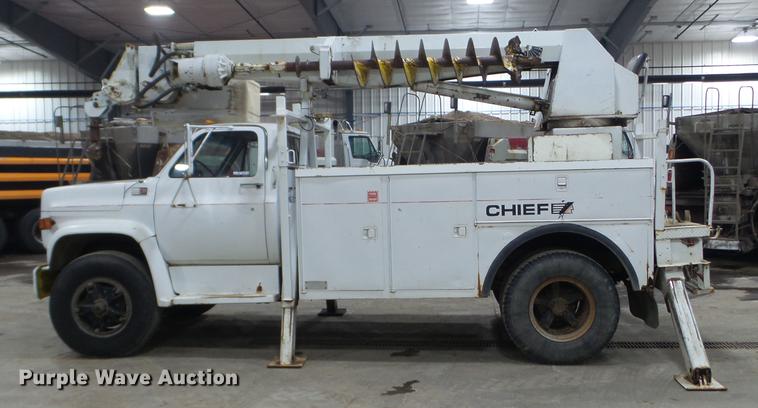image for item EW9956 1982 Chevrolet C6500 bucket truck