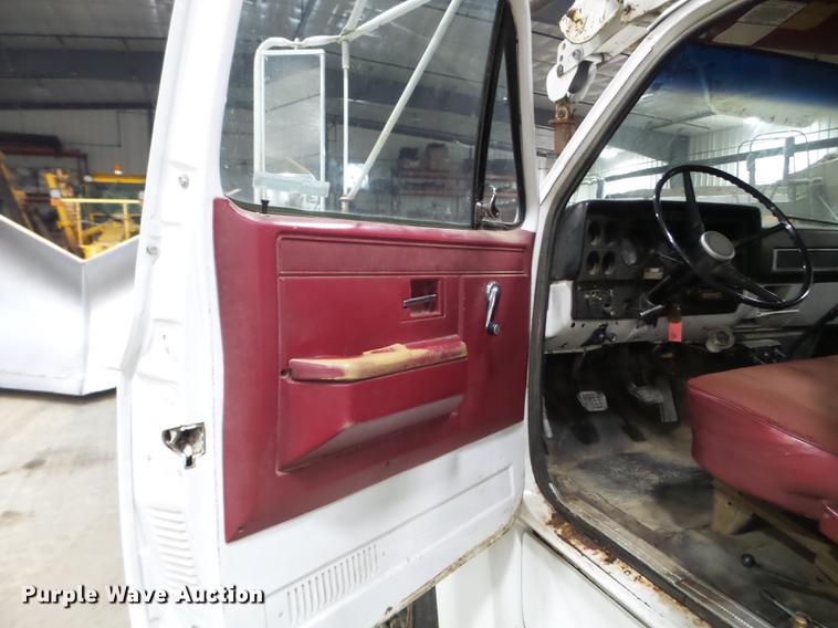 image for item EW9956 1982 Chevrolet C6500 bucket truck