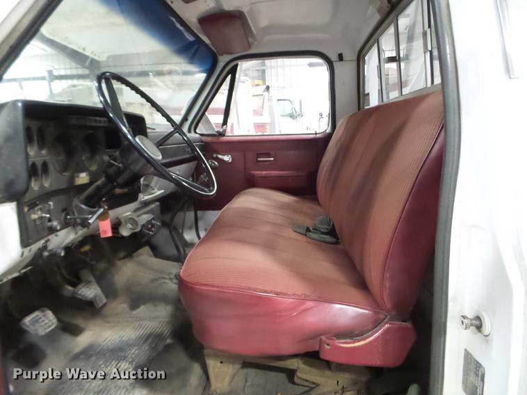 image for item EW9956 1982 Chevrolet C6500 bucket truck
