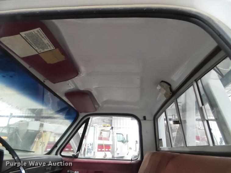 image for item EW9956 1982 Chevrolet C6500 bucket truck