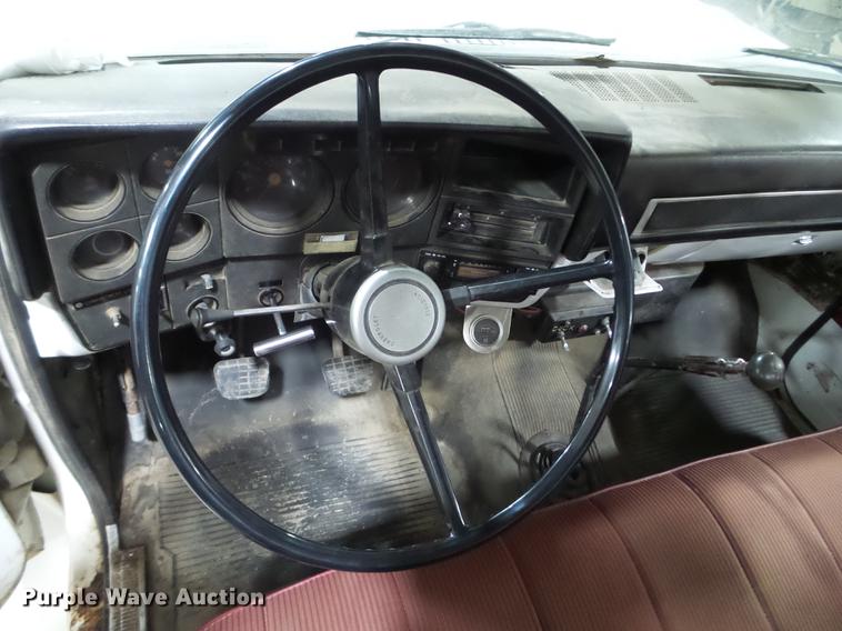 image for item EW9956 1982 Chevrolet C6500 bucket truck