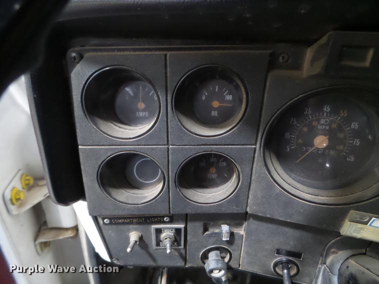 image for item EW9956 1982 Chevrolet C6500 bucket truck