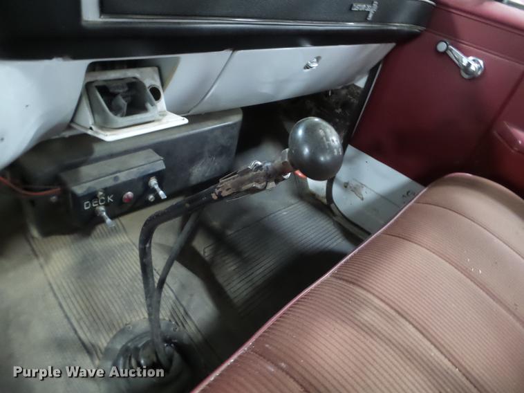 image for item EW9956 1982 Chevrolet C6500 bucket truck