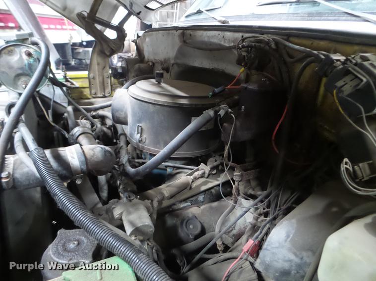 image for item EW9956 1982 Chevrolet C6500 bucket truck