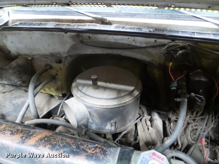 image for item EW9956 1982 Chevrolet C6500 bucket truck