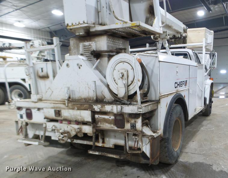 image for item EW9956 1982 Chevrolet C6500 bucket truck